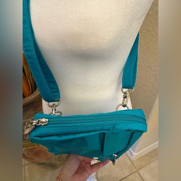 Baggallini Crossbody/Belt Bag in Teal NWOT - Picture 15 of 16